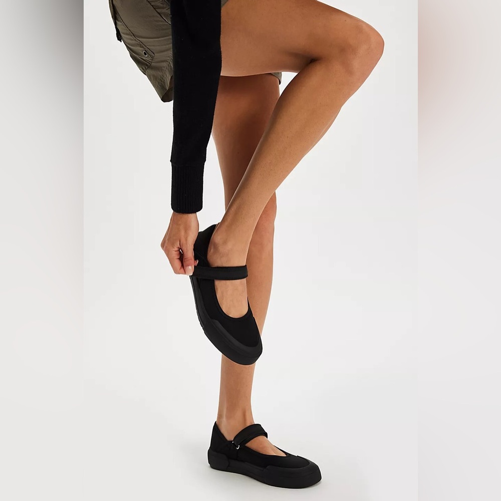 Free People NWT Sporty Mary Jane’s Sneaker Flats Black Size 9